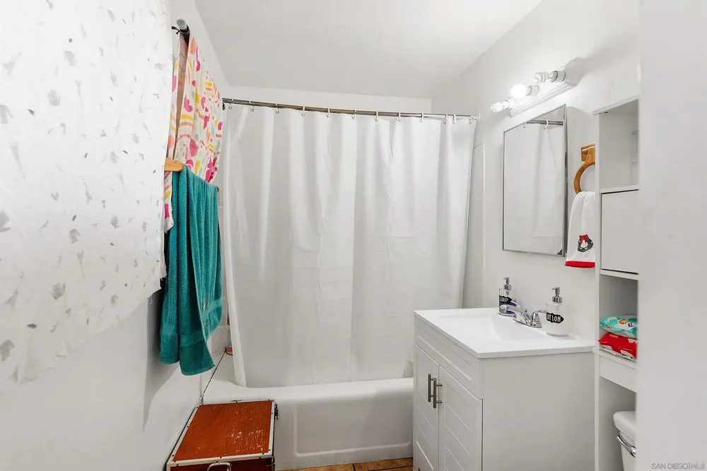 5242 Imperial Ave, San Diego, CA 92114