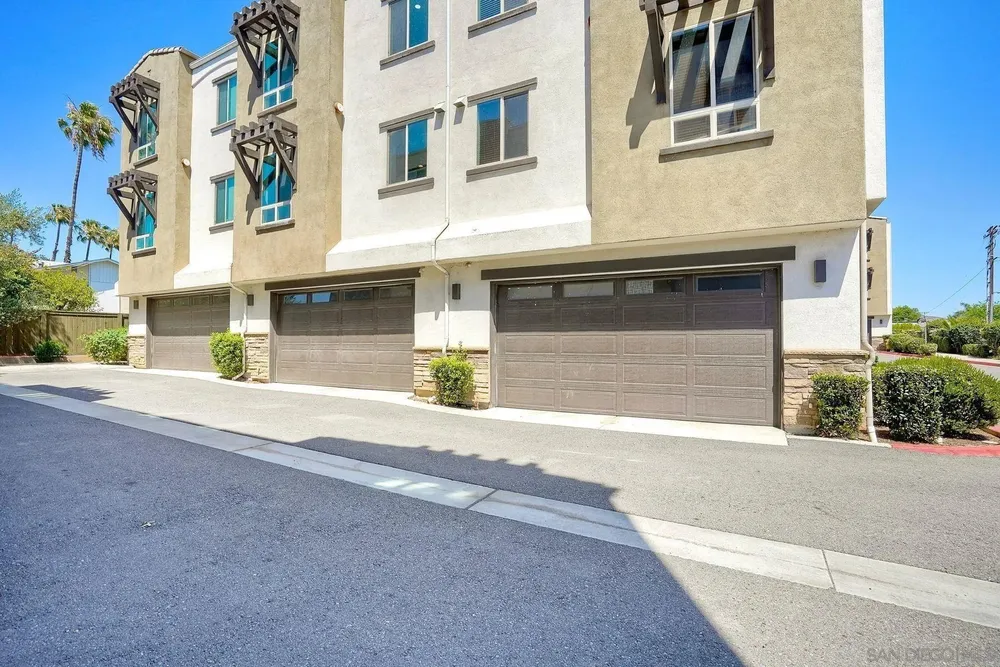8850 Olive Ln, Santee, CA 92071