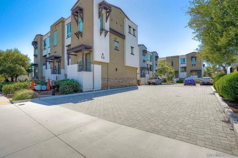 8850 Olive Ln, Santee, CA 92071