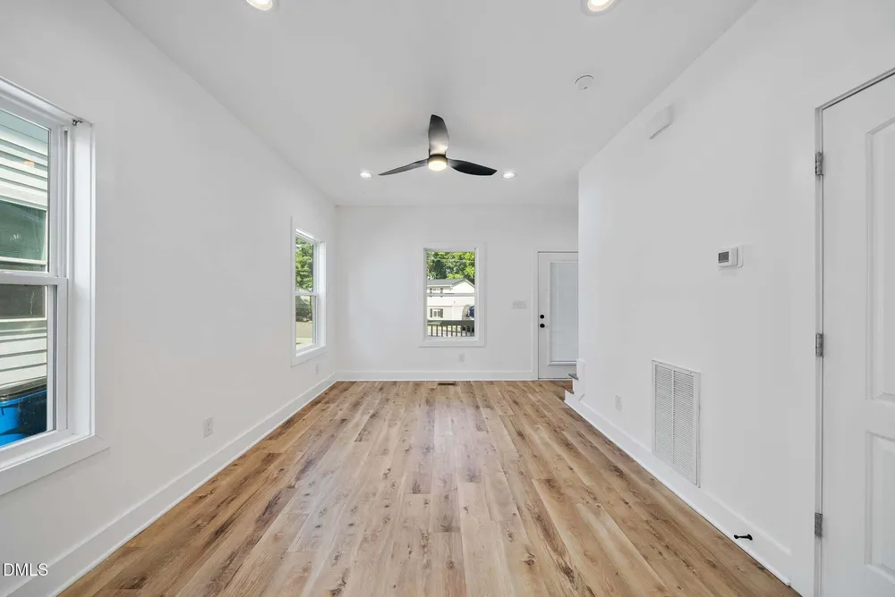 804 Vardaman St, Raleigh, NC 27610