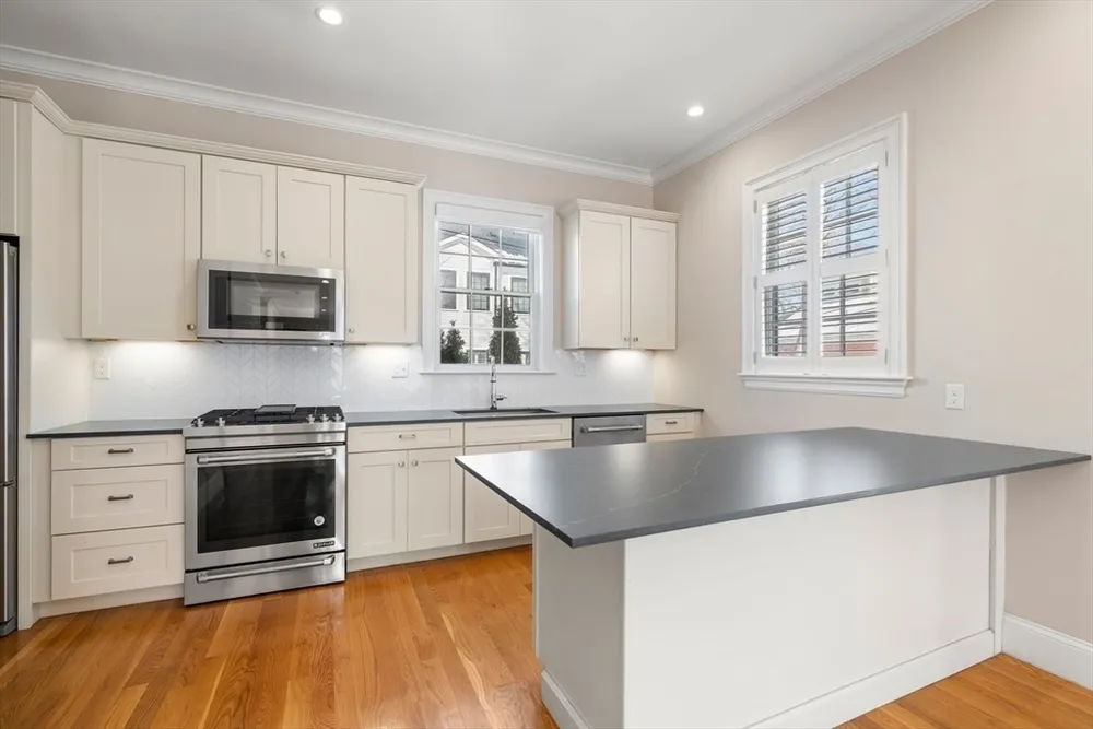 23 Chickatawbut St, Boston, MA 02122