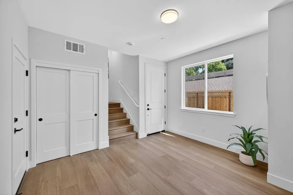 955 Woodside Rd, Redwood City, CA 94061