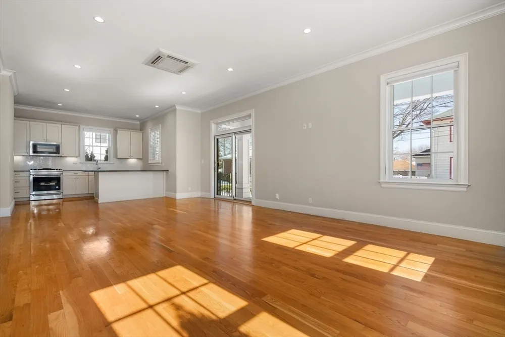 23 Chickatawbut St, Boston, MA 02122