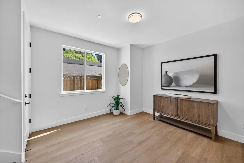 955 Woodside Rd, Redwood City, CA 94061
