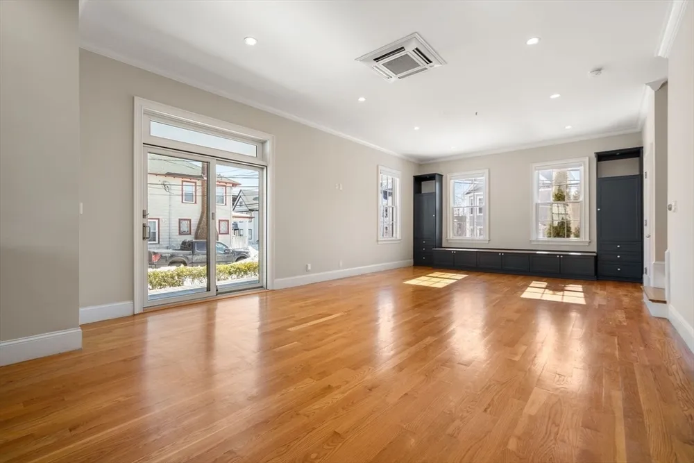 23 Chickatawbut St, Boston, MA 02122