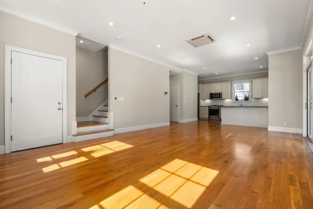 23 Chickatawbut St, Boston, MA 02122