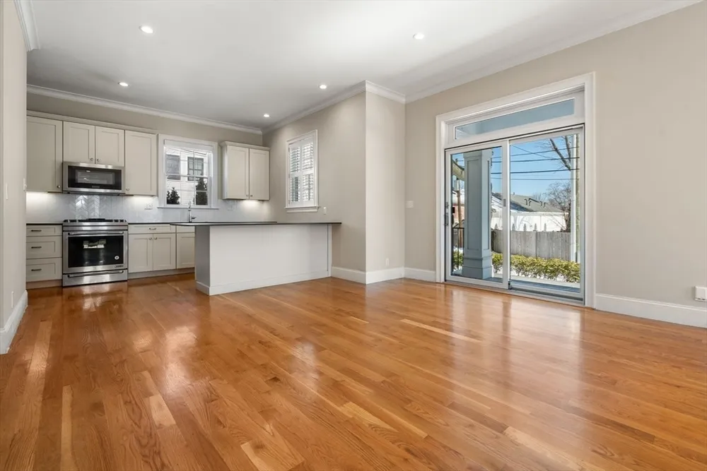 23 Chickatawbut St, Boston, MA 02122