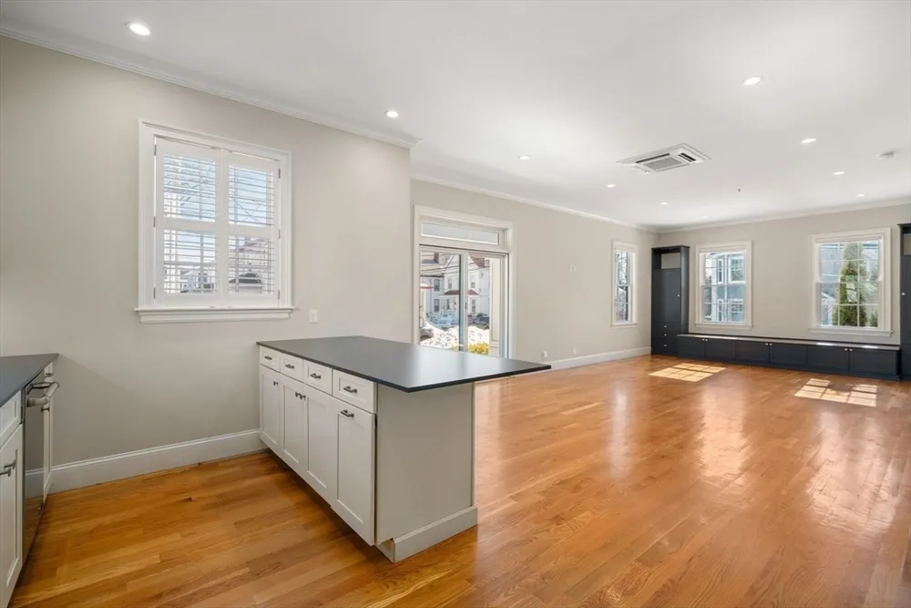 23 Chickatawbut St, Boston, MA 02122
