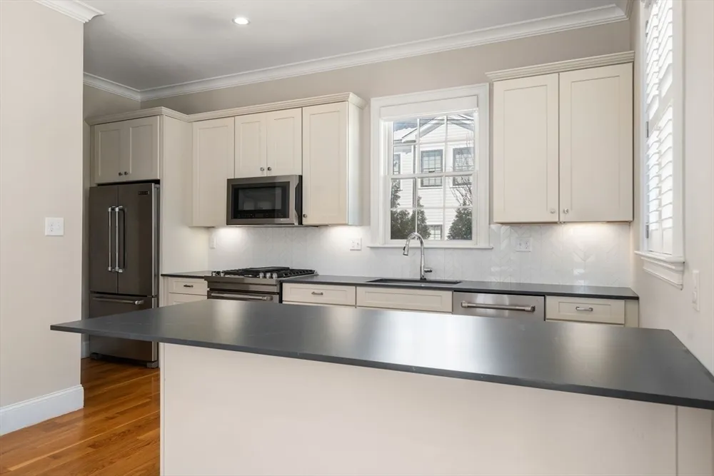 23 Chickatawbut St, Boston, MA 02122