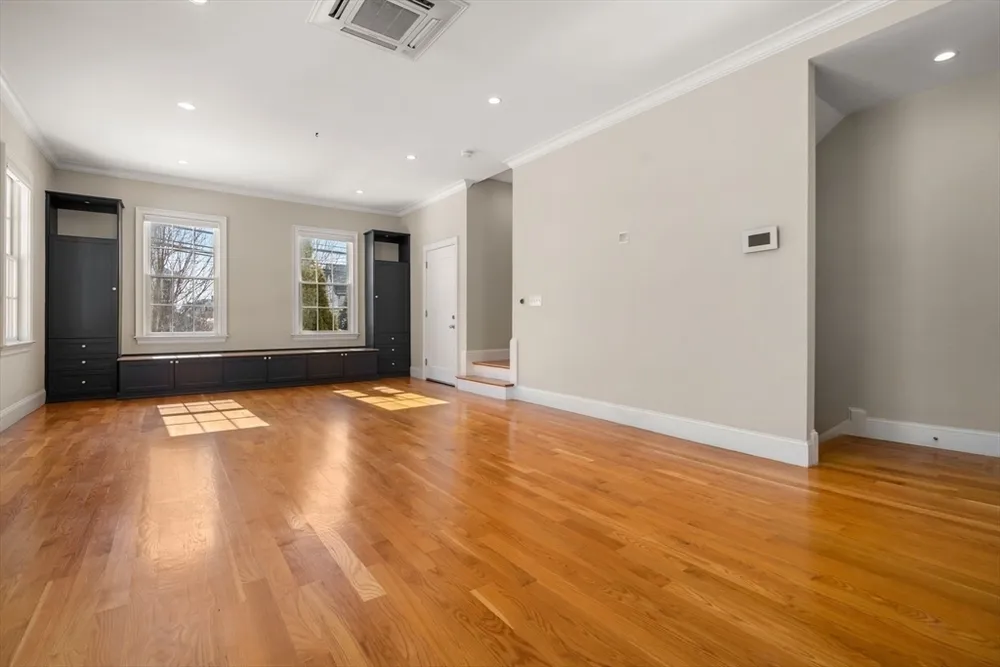 23 Chickatawbut St, Boston, MA 02122