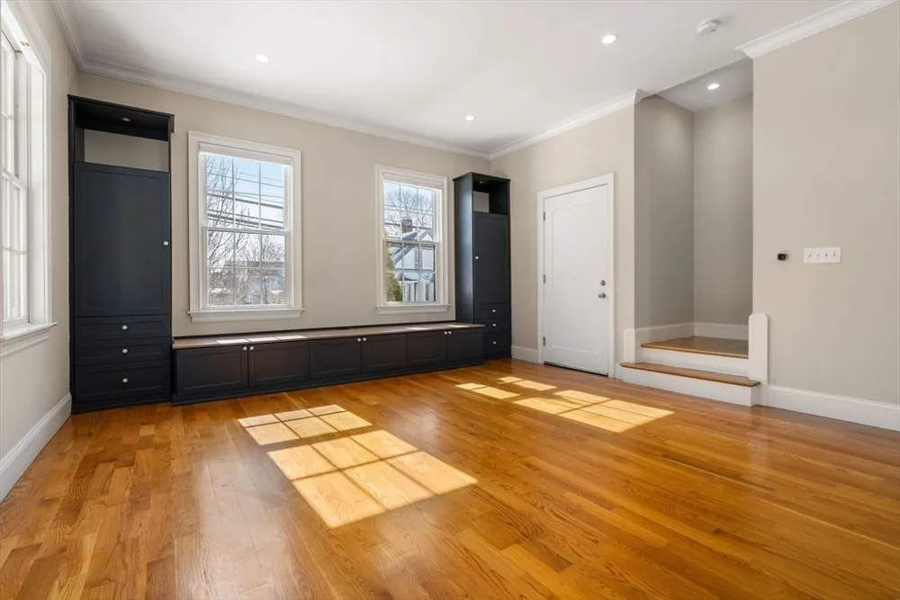 23 Chickatawbut St, Boston, MA 02122