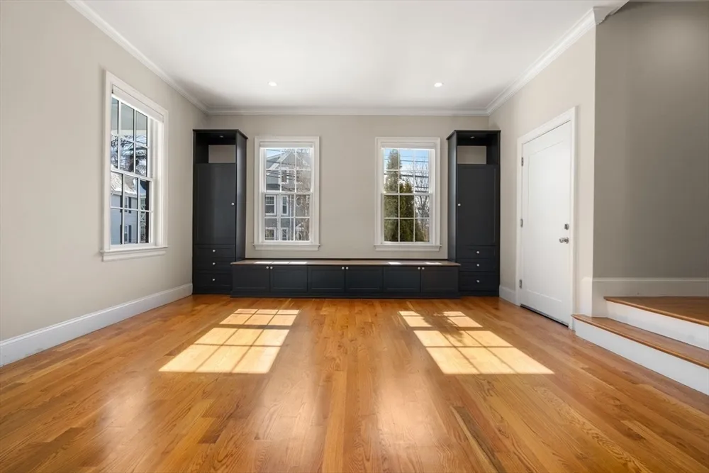 23 Chickatawbut St, Boston, MA 02122