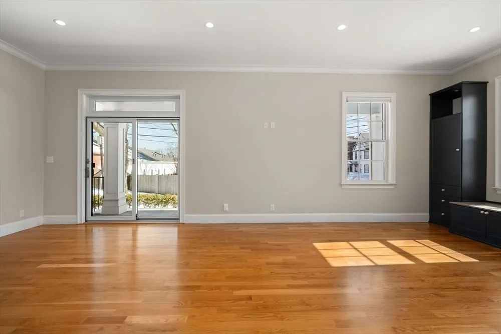 23 Chickatawbut St, Boston, MA 02122