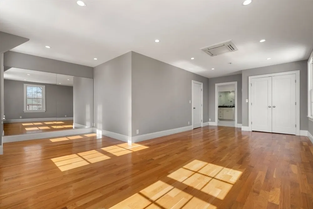 23 Chickatawbut St, Boston, MA 02122