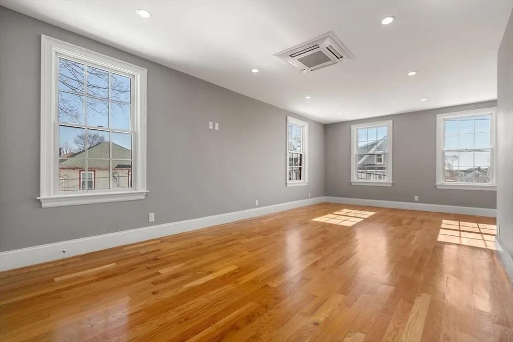 23 Chickatawbut St, Boston, MA 02122
