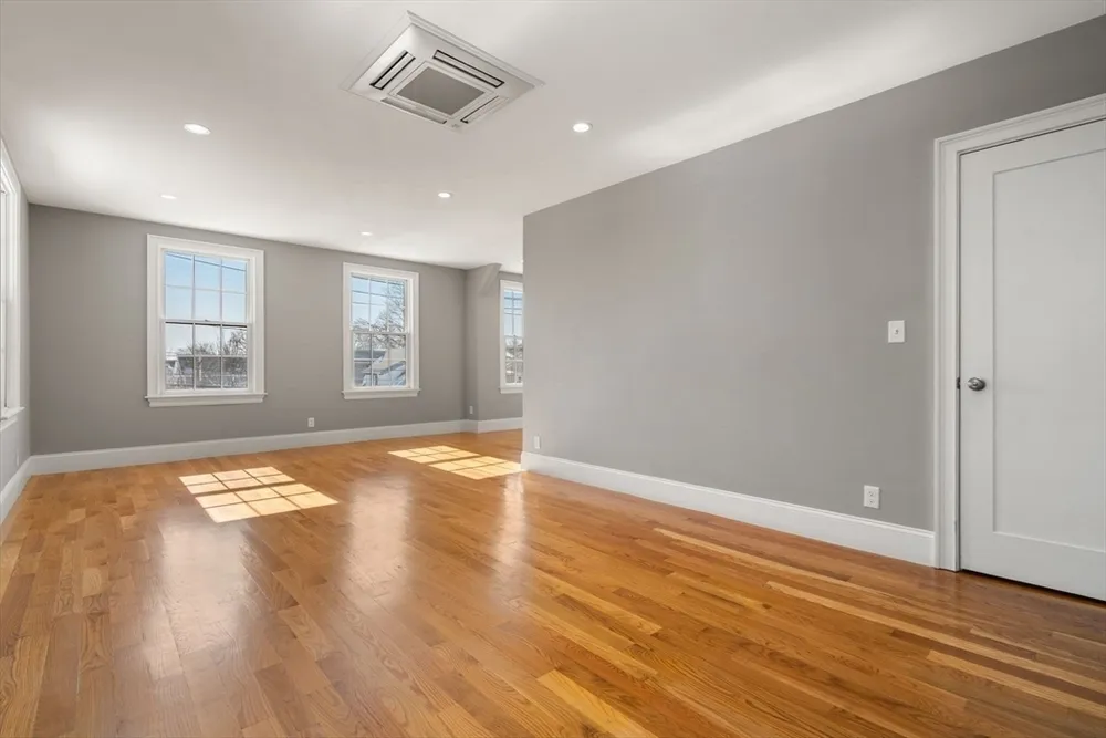 23 Chickatawbut St, Boston, MA 02122