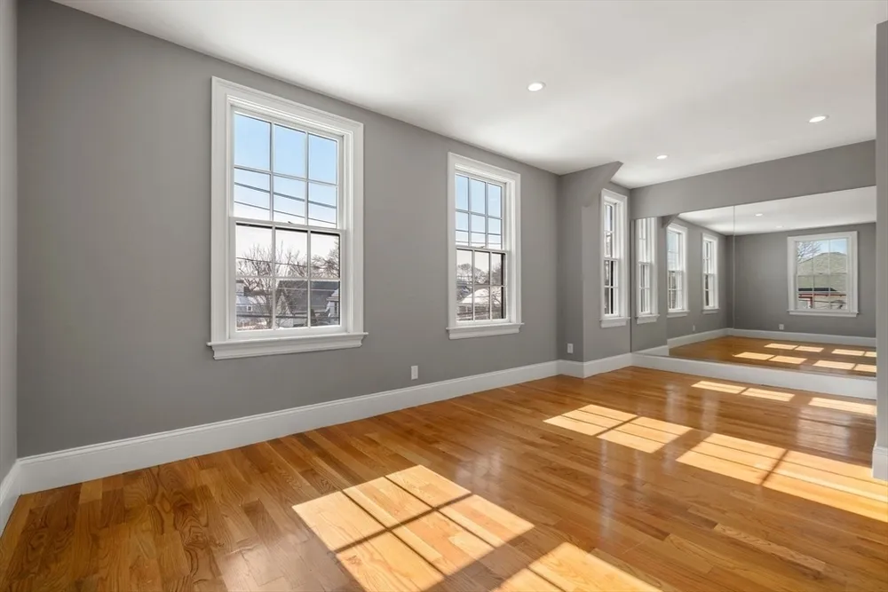 23 Chickatawbut St, Boston, MA 02122