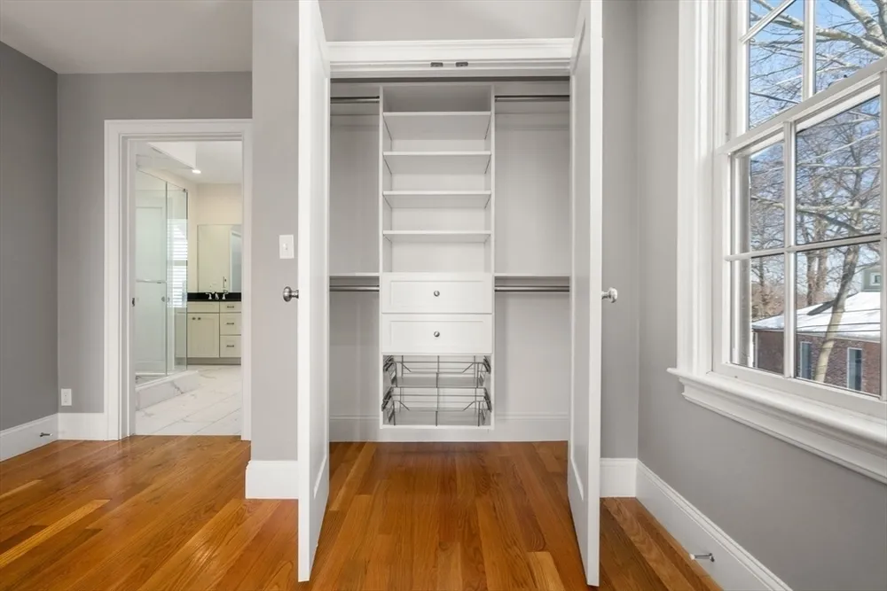 23 Chickatawbut St, Boston, MA 02122