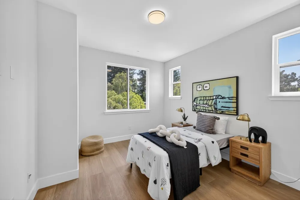 955 Woodside Rd, Redwood City, CA 94061