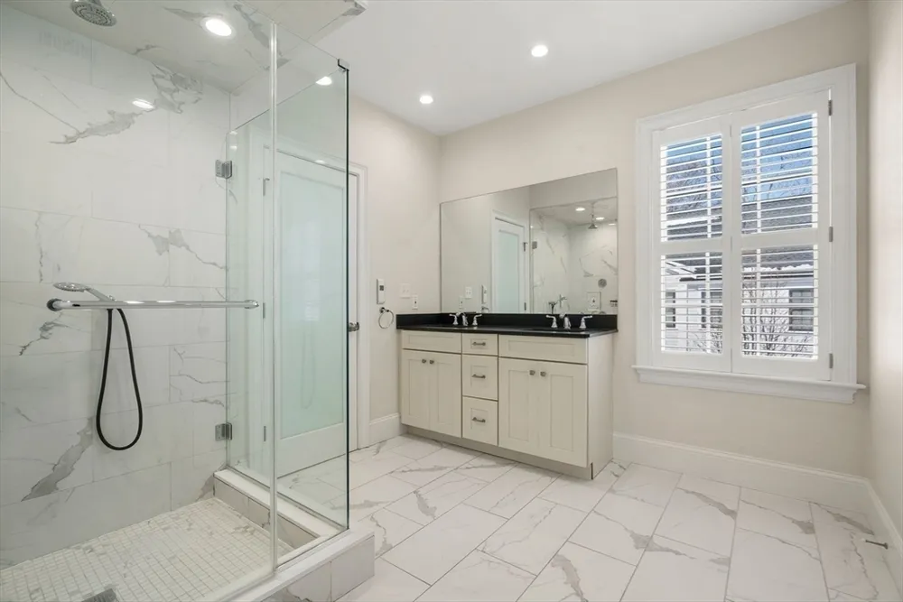 23 Chickatawbut St, Boston, MA 02122