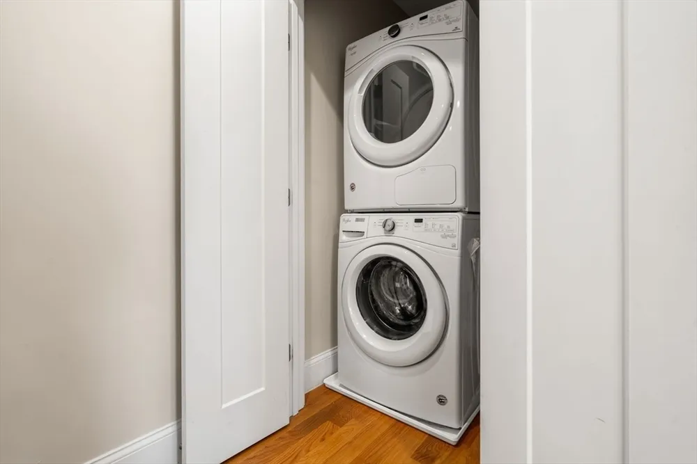 23 Chickatawbut St, Boston, MA 02122