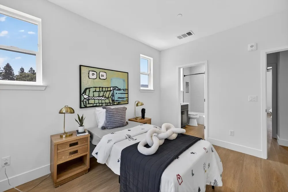955 Woodside Rd, Redwood City, CA 94061