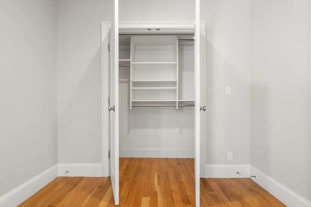 23 Chickatawbut St, Boston, MA 02122