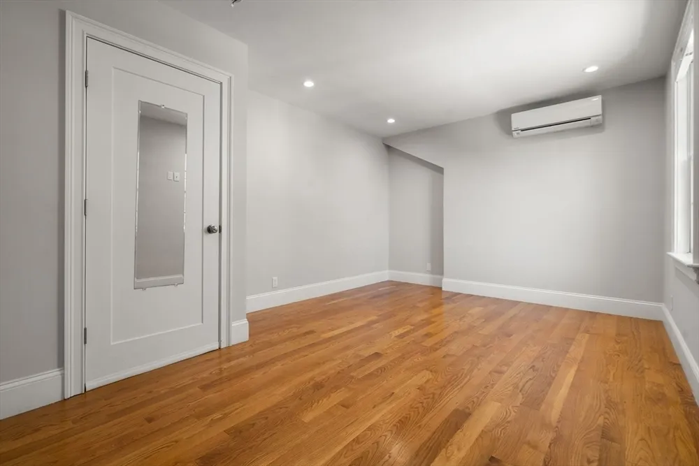 23 Chickatawbut St, Boston, MA 02122