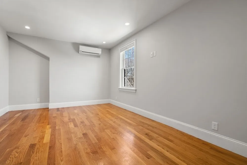 23 Chickatawbut St, Boston, MA 02122