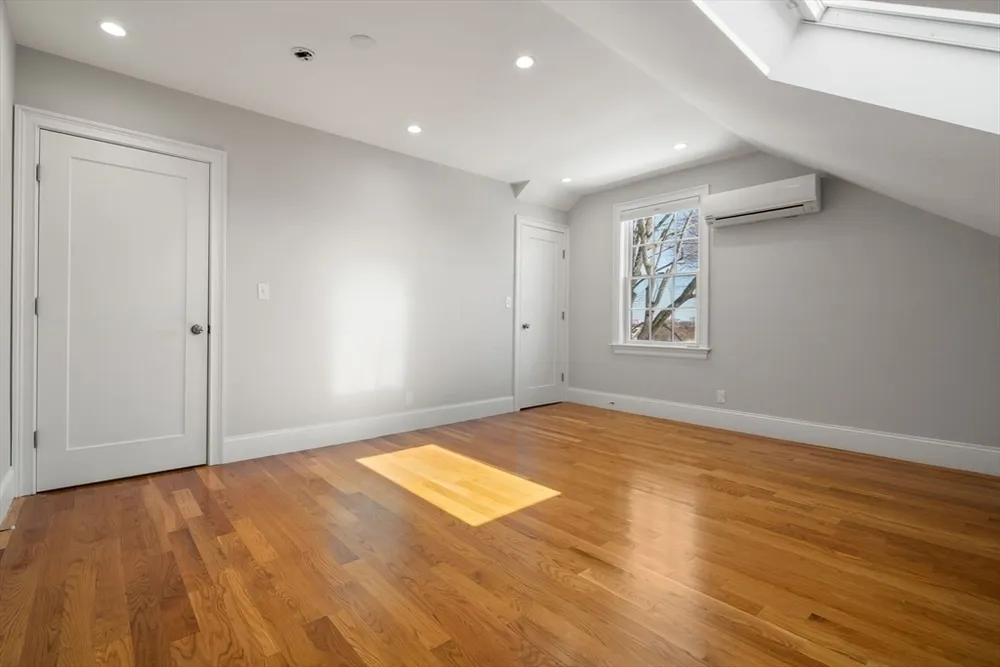 23 Chickatawbut St, Boston, MA 02122