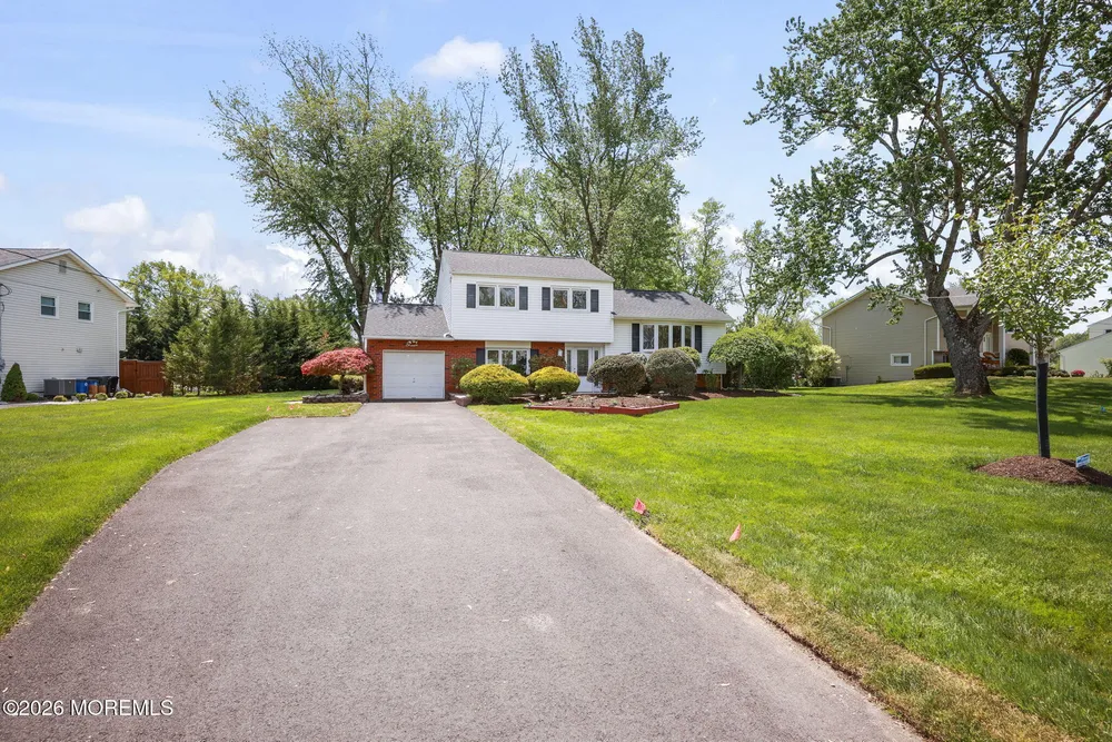 7 Kilmer Dr, Manalapan, NJ 07726