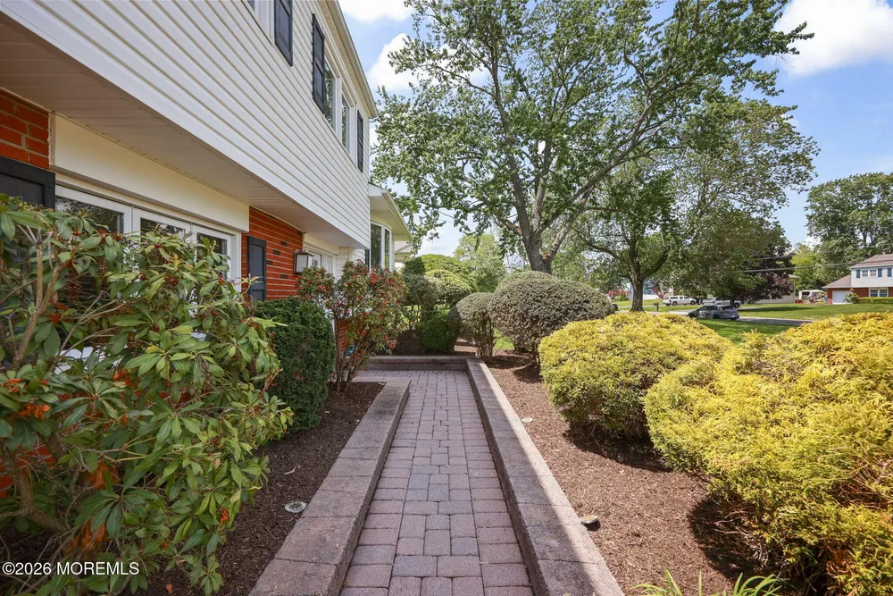 7 Kilmer Dr, Manalapan, NJ 07726