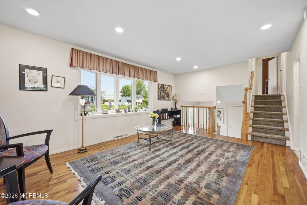 7 Kilmer Dr, Manalapan, NJ 07726
