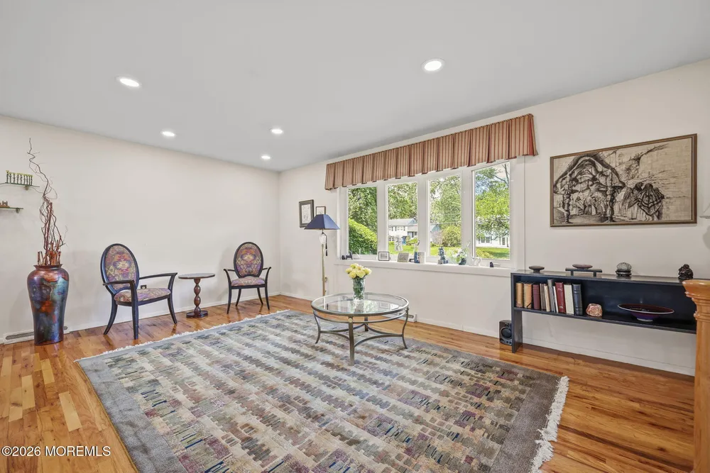 7 Kilmer Dr, Manalapan, NJ 07726