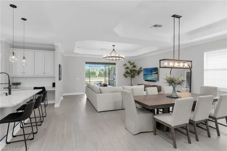 2926 Aviamar Circle, Naples, FL 34114