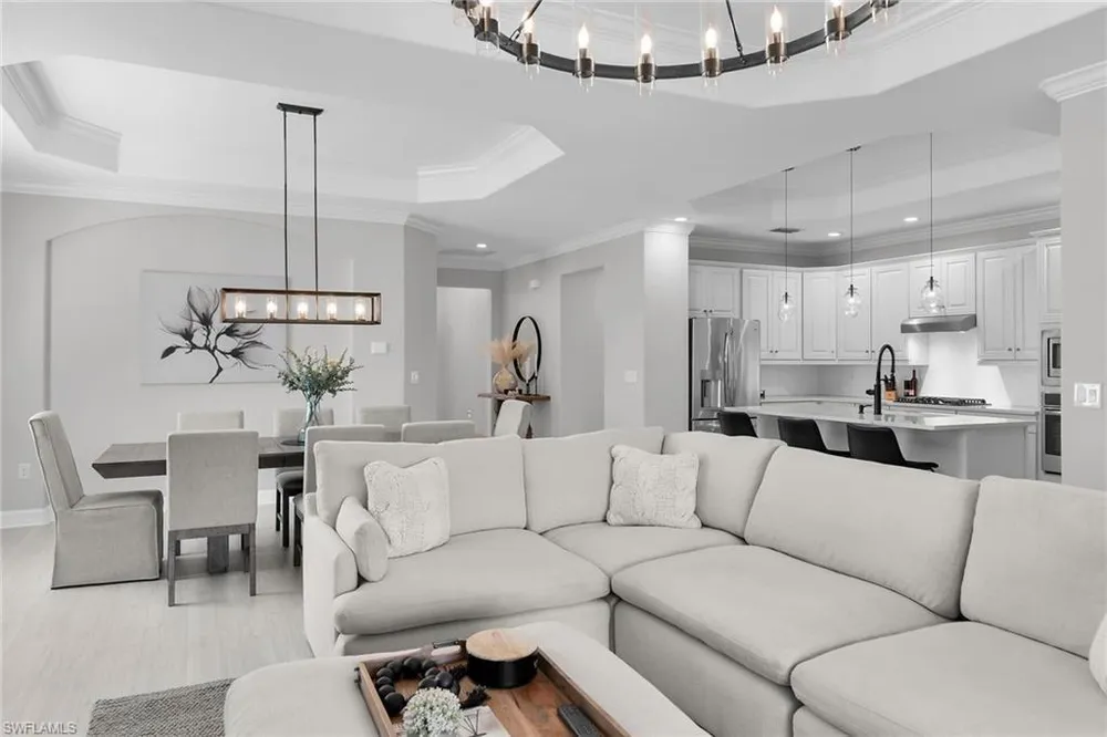 2926 Aviamar Circle, Naples, FL 34114