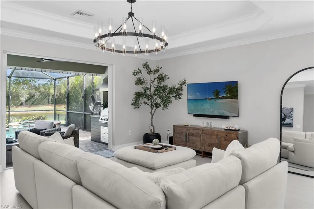 2926 Aviamar Circle, Naples, FL 34114