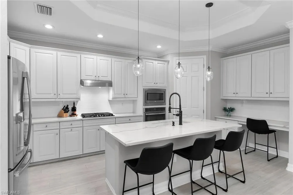 2926 Aviamar Circle, Naples, FL 34114