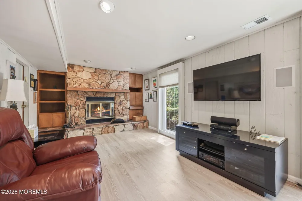 7 Kilmer Dr, Manalapan, NJ 07726