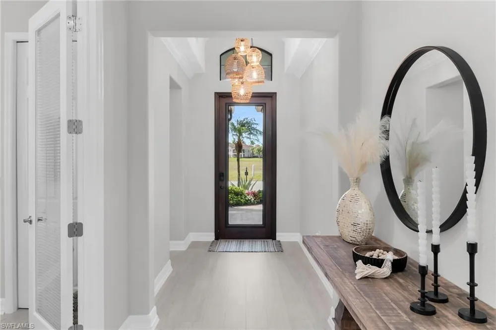 2926 Aviamar Circle, Naples, FL 34114