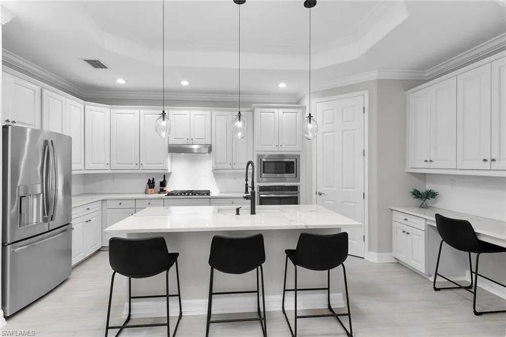 2926 Aviamar Circle, Naples, FL 34114