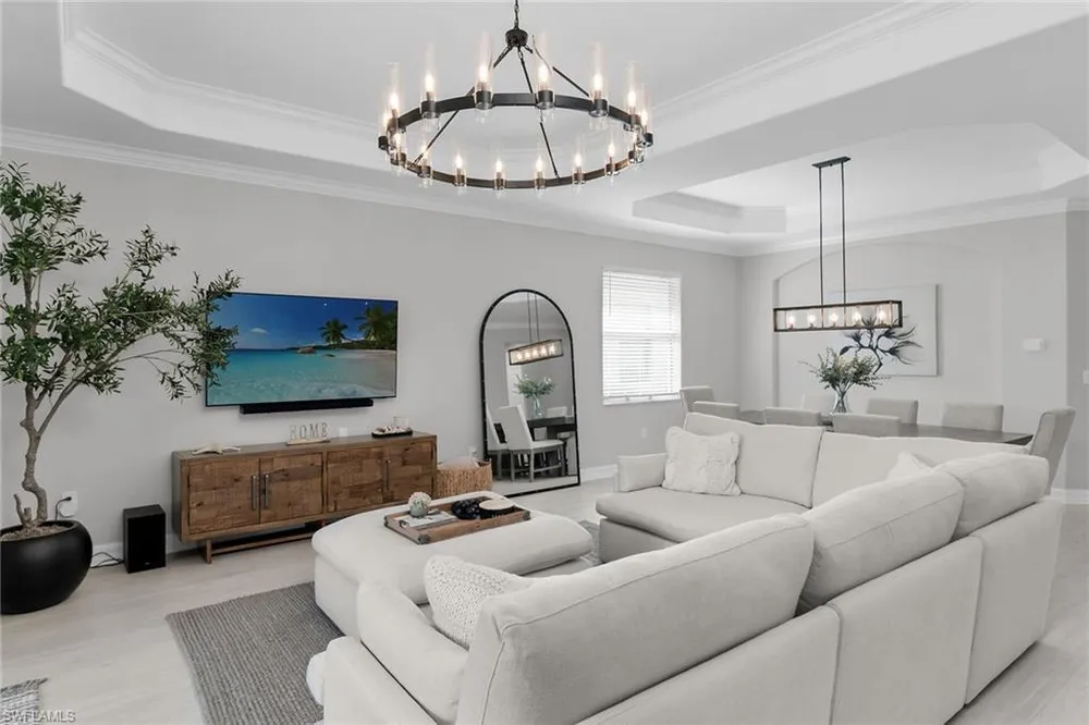 2926 Aviamar Circle, Naples, FL 34114