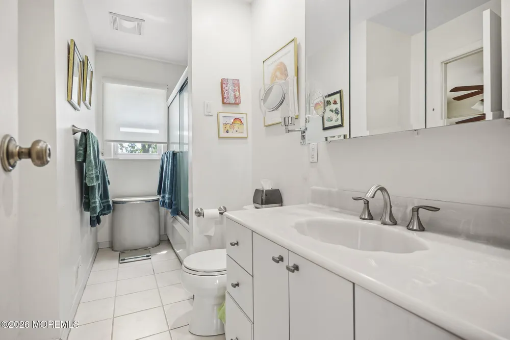 7 Kilmer Dr, Manalapan, NJ 07726