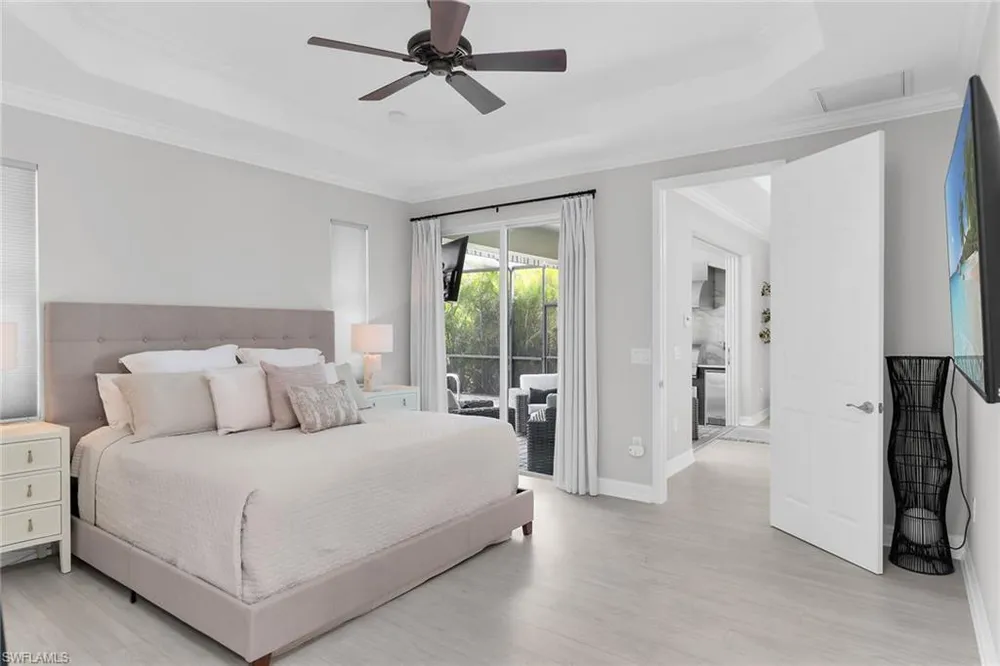 2926 Aviamar Circle, Naples, FL 34114