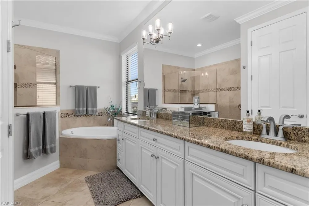 2926 Aviamar Circle, Naples, FL 34114