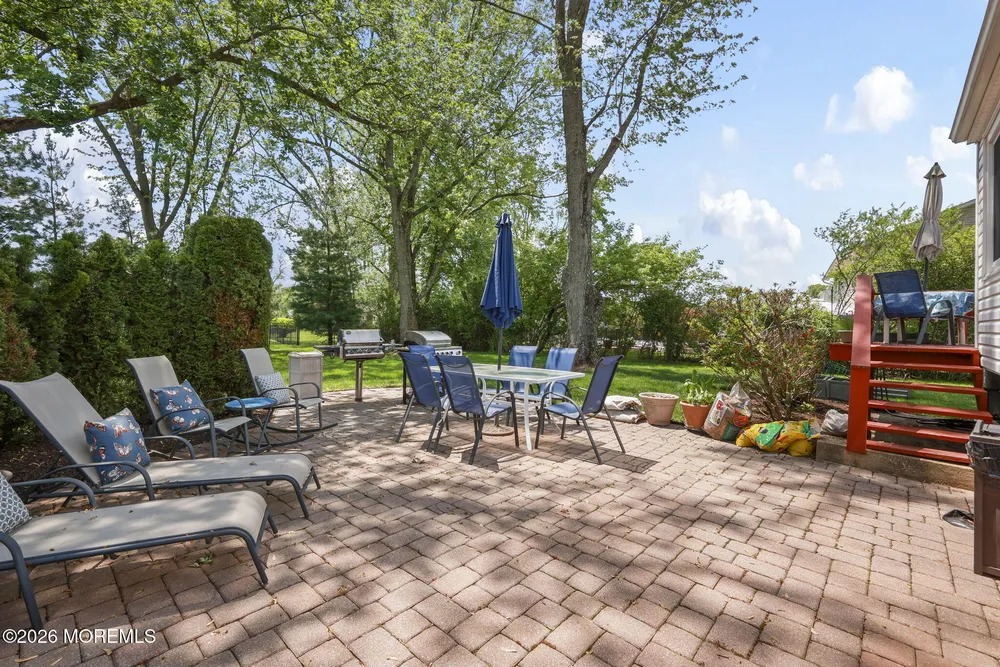 7 Kilmer Dr, Manalapan, NJ 07726