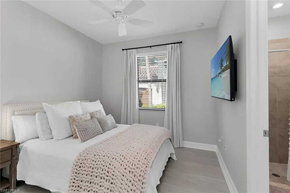 2926 Aviamar Circle, Naples, FL 34114