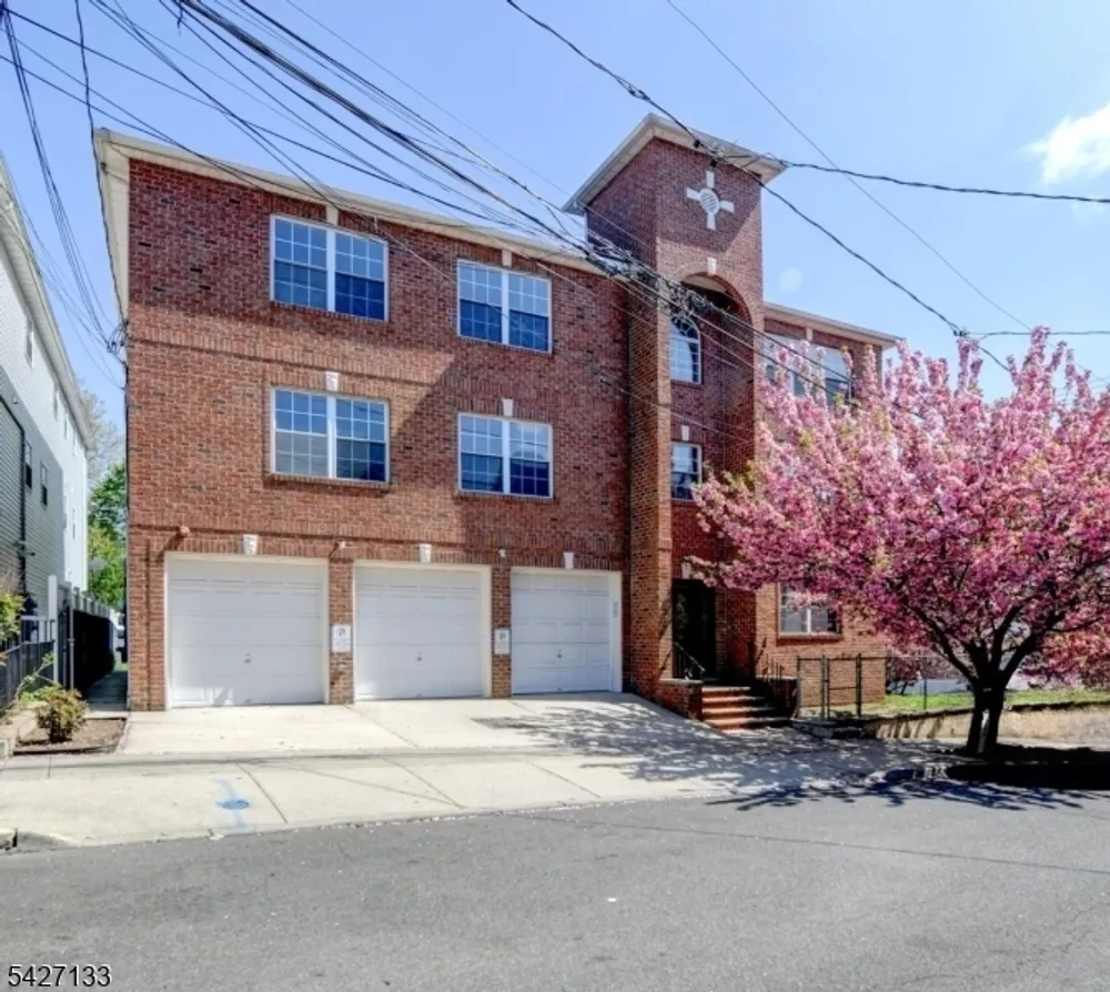 15-21 Oraton St, Newark, NJ 07104