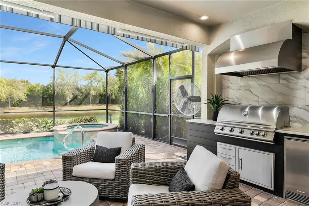 2926 Aviamar Circle, Naples, FL 34114