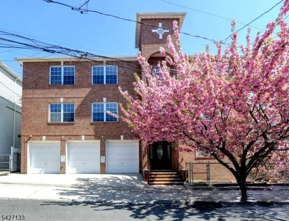 15-21 Oraton St, Newark, NJ 07104